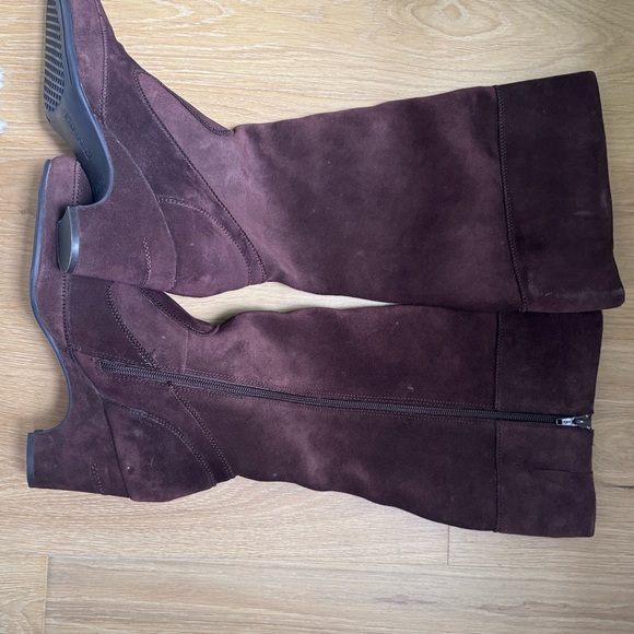 Womans Suede Boots. - Picture 3 of 3